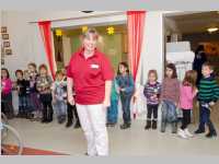 Kindergarten feiert Weihnachten im Pflegeheim Neufeld, 19.12.2014