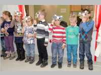 Kindergarten feiert Weihnachten im Pflegeheim Neufeld, 19.12.2014