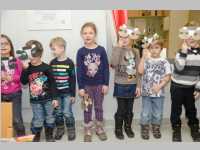 Kindergarten feiert Weihnachten im Pflegeheim Neufeld, 19.12.2014