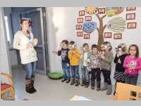Kindergarten feiert Weihnachten im Pflegeheim Neufeld, 19.12.2014