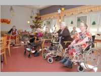 Kindergarten feiert Weihnachten im Pflegeheim Neufeld, 19.12.2014