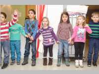 Kindergarten feiert Weihnachten im Pflegeheim Neufeld, 19.12.2014