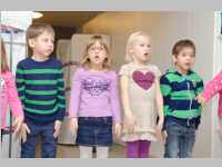 Kindergarten feiert Weihnachten im Pflegeheim Neufeld, 19.12.2014