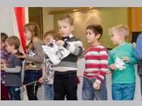 Kindergarten feiert Weihnachten im Pflegeheim Neufeld, 19.12.2014