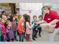 Kindergarten feiert Weihnachten im Pflegeheim Neufeld, 19.12.2014