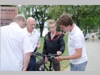 Klimab�ndnis tourt durch Neufeld, 25.06.2014
