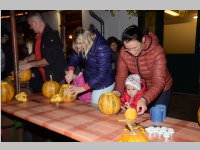 K�rbisschnitzen mit der �VP Neufeld, 31.10.2013