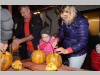 K�rbisschnitzen mit der �VP Neufeld, 31.10.2013