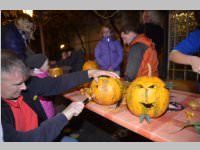 K�rbisschnitzen mit der �VP Neufeld, 31.10.2013