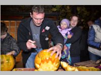 K�rbisschnitzen mit der �VP Neufeld, 31.10.2013