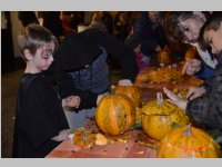 K�rbisschnitzen mit der �VP Neufeld, 31.10.2013