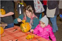 K�rbisschnitzen mit der �VP Neufeld, 31.10.2015