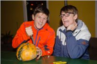 K�rbisschnitzen mit der �VP Neufeld, 31.10.2016
