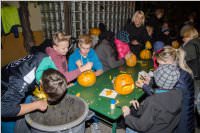 K�rbisschnitzen mit der �VP Neufeld, 31.10.2016