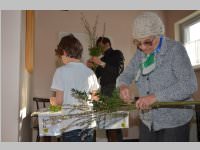 Palmbuschenbinden und Palmzweigsegnung in Neufeld, 24.03.2013