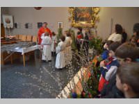 Palmbuschenbinden und Palmzweigsegnung in Neufeld, 24.03.2013