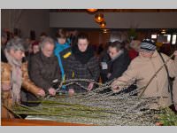 Palmbuschenbinden und Palmzweigsegnung in Neufeld, 24.03.2013