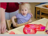 Pflegeheim besucht Neufelder Kinderkrippe, 10.05.2013