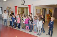 VS Neufeld 1B besucht das Pflegeheim, 29.04.2015