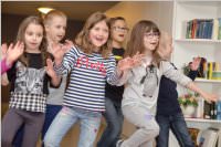 VS Neufeld 1B besucht das Pflegeheim, 29.04.2015