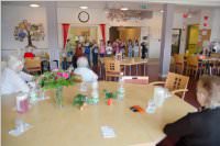 VS Neufeld 1B besucht das Pflegeheim, 29.04.2015