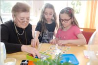 VS Neufeld 1B besucht das Pflegeheim, 29.04.2015