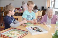 VS Neufeld 1B besucht das Pflegeheim, 29.04.2015