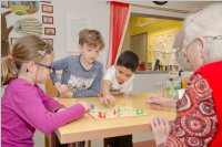 VS Neufeld 1B besucht das Pflegeheim, 29.04.2015