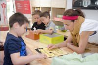 VS Neufeld 1B besucht das Pflegeheim, 29.04.2015