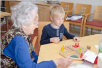 VS Neufeld 1B besucht das Pflegeheim, 29.04.2015