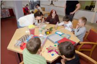 VS Neufeld 1B besucht das Pflegeheim, 29.04.2015