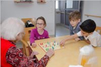 VS Neufeld 1B besucht das Pflegeheim, 29.04.2015