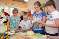 VS Neufeld Gesunde Ern�hrung kocht im Pflegeheim, 15.06.2015