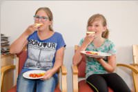 VS Neufeld Gesunde Ern�hrung kocht im Pflegeheim, 15.06.2015