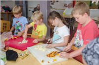 VS Neufeld Gesunde Ern�hrung kocht im Pflegeheim, 13.06.2016