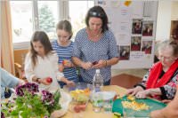 VS Neufeld Gesunde Ern�hrung kocht im Pflegeheim, 13.06.2016