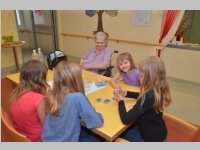 VS 4a besucht das Pflegeheim, 02.05.2013