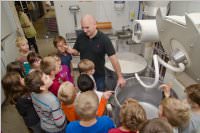 VS Neufeld 2. Klassen in der B�ckerei May, 21.10.2015