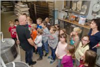 VS Neufeld 2. Klassen in der B�ckerei May, 21.10.2015