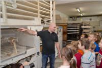 VS Neufeld 2. Klassen in der B�ckerei May, 21.10.2015