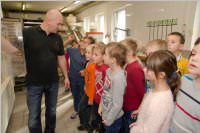 VS Neufeld 2. Klassen in der B�ckerei May, 21.10.2015