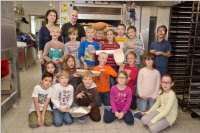 VS Neufeld 2. Klassen in der B�ckerei May, 21.10.2015