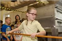 VS Neufeld 2. Klassen in der B�ckerei May, 21.10.2015