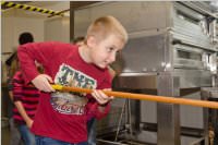 VS Neufeld 2. Klassen in der B�ckerei May, 21.10.2015