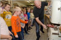 VS Neufeld 2. Klassen in der B�ckerei May, 21.10.2015