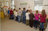 VS Neufeld 2. Klassen in der B�ckerei May, 21.10.2015