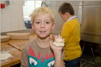 VS Neufeld 2. Klassen in der B�ckerei May, 21.10.2015