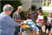 VS Neufeld: Langos im Schulgarten, 28.06.2016
