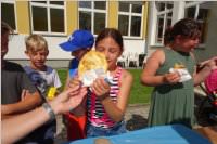 VS Neufeld: Langos im Schulgarten, 28.06.2016