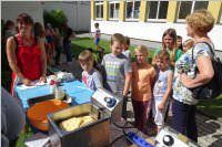 VS Neufeld: Langos im Schulgarten, 28.06.2016